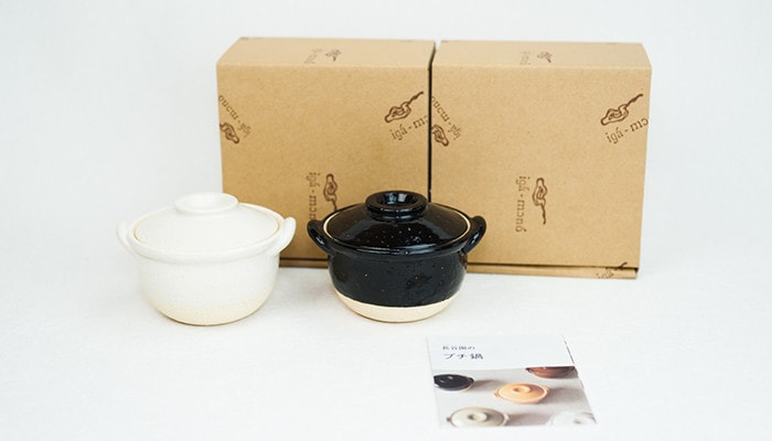 2 Japanese clay pots, exclusive boxes, and description paper