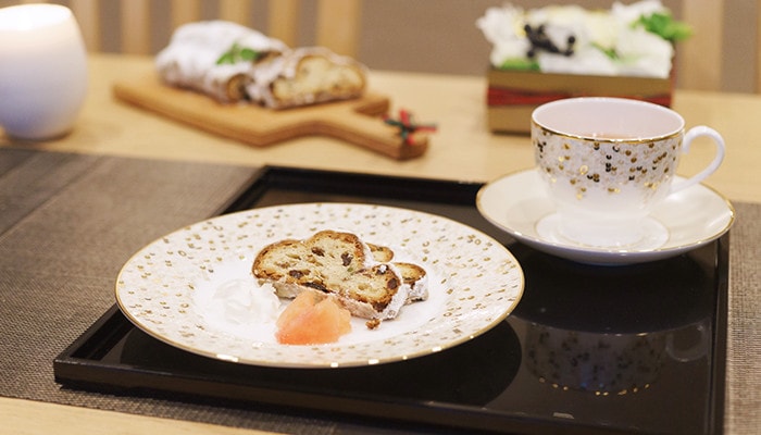 Stollen on the plate and tea in the bone china teacup of SPANGLES