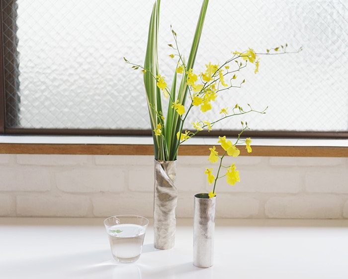 能作の錫の花瓶suzu 切り花が長持ちするおしゃれな花器