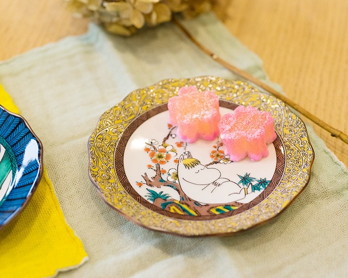 Japanese confectionery on Kutani porcelain plate of Snorkmaiden